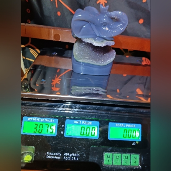 Agate Elephant With Amethyst Geode - Picture 2 of 9